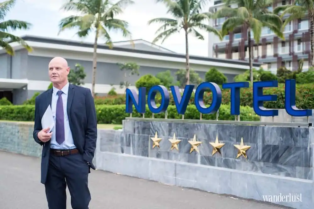 8.Tro chuyen voi Lee Pearce Tong quan ly Novotel Phu Quoc Resort