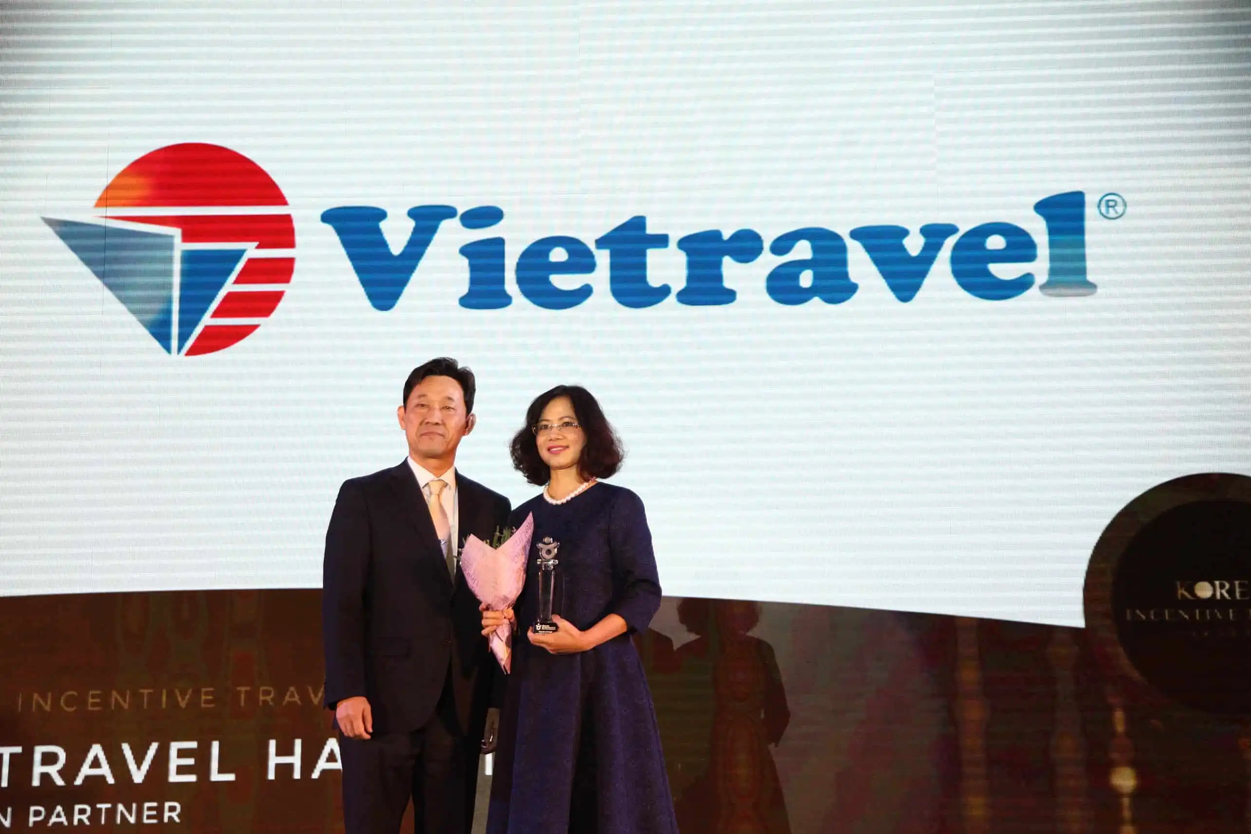 KTO tổ chức đêm Hàn Quốc và lễ trao giải du lịch Hàn Quốc 2017 7 Trao giai Doi tac vang du lich Han Quoc Vietravel Hanoi
