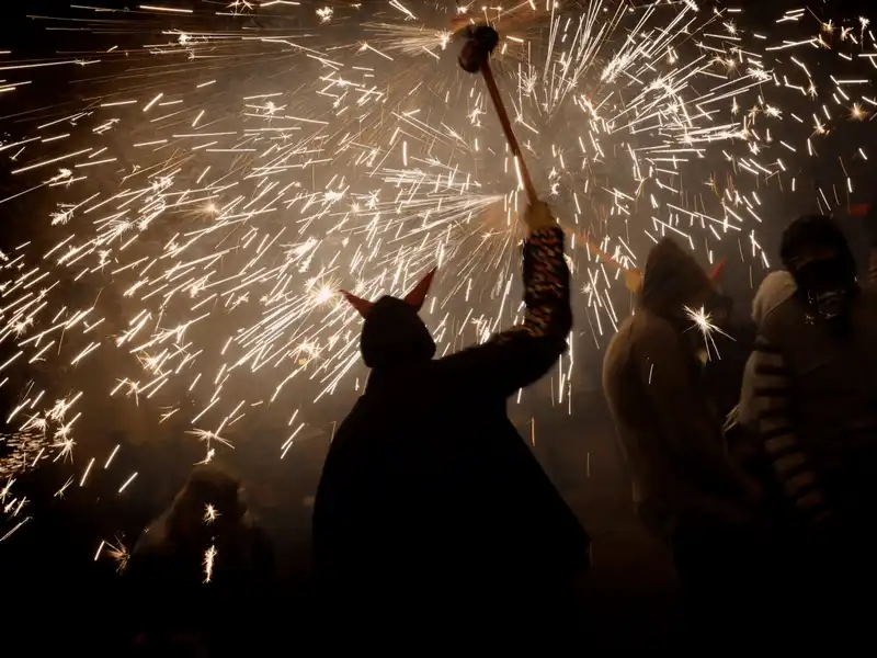 wanderlust tips 10 thanh pho don nam moi soi dong va long lay nhat gioi 11