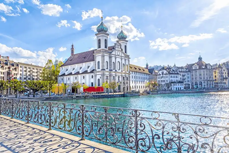 wanderlust tips 11 dat nuoc ly tuong nhat danh cho nhung du khach thich di du lich mot minh 9