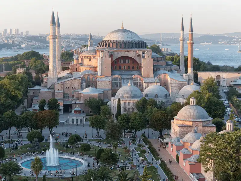 wanderlust tips 20 nha tho co kien truc doc dao va trang le nhat chau au 8