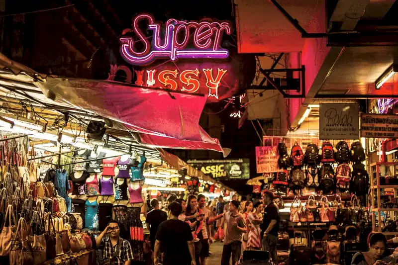 wanderlust tips 4 khu cho nhung tin mua sam nhat dinh phai ghe tham khi den thai lan 10