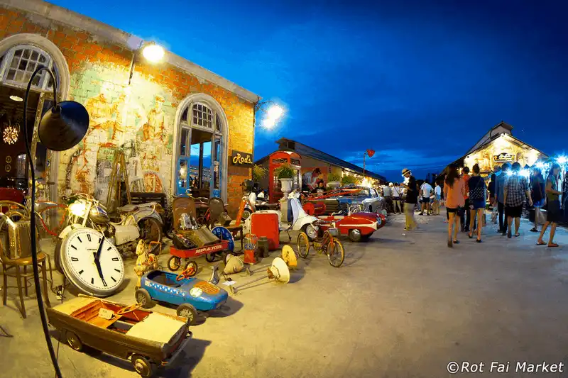 wanderlust tips 4 khu cho nhung tin mua sam nhat dinh phai ghe tham khi den thai lan 12