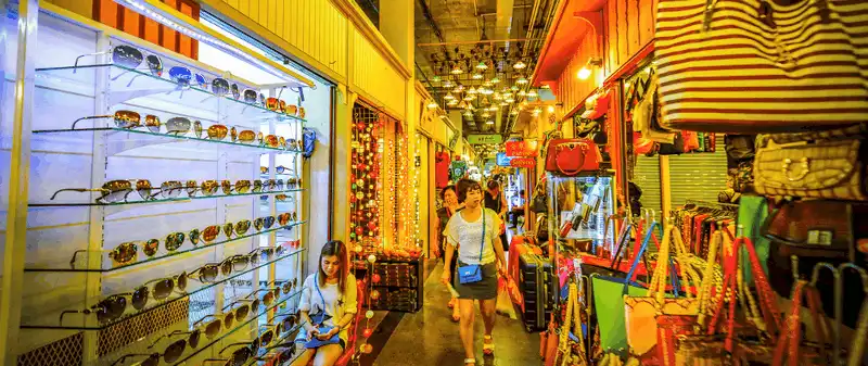 wanderlust tips 4 khu cho nhung tin mua sam nhat dinh phai ghe tham khi den thai lan 7