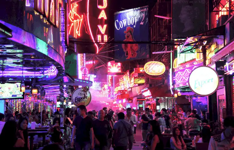 wanderlust tips 4 khu cho nhung tin mua sam nhat dinh phai ghe tham khi den thai lan 8