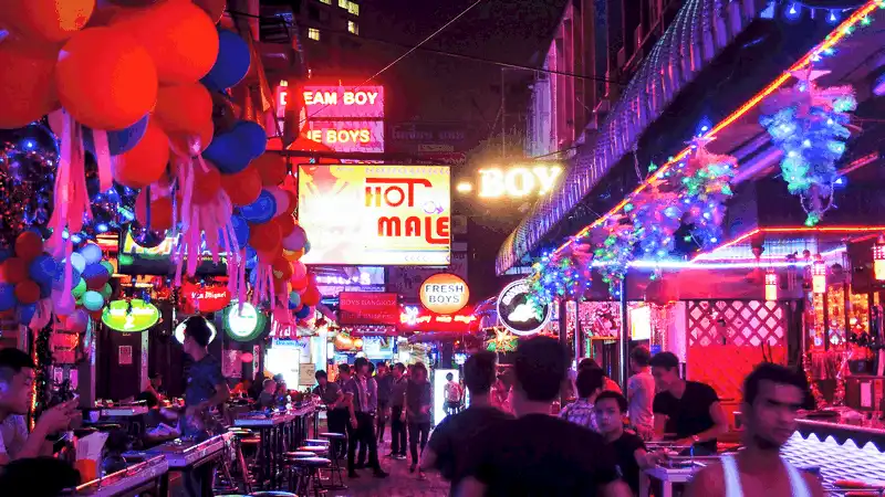 wanderlust tips 4 khu cho nhung tin mua sam nhat dinh phai ghe tham khi den thai lan 9