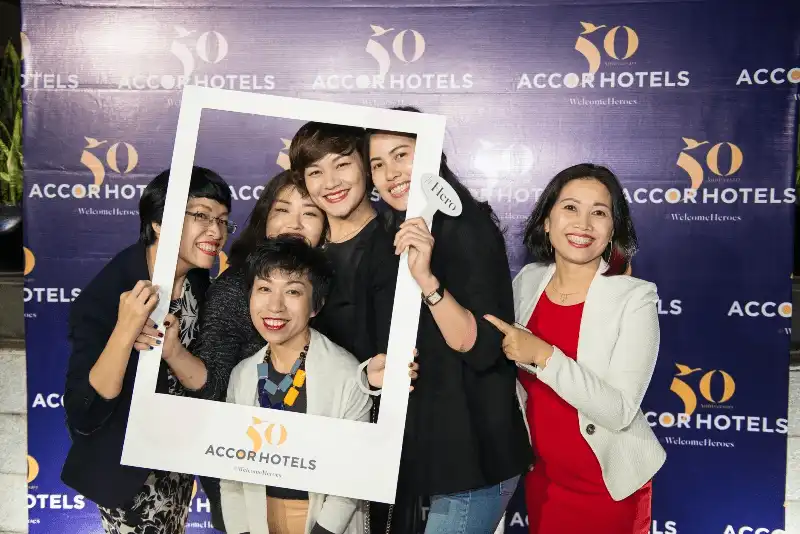 wanderlust tips AccorHotels ton vinh cac anh hung cua thuong nhat nhan dip 50 nam thanh lap1