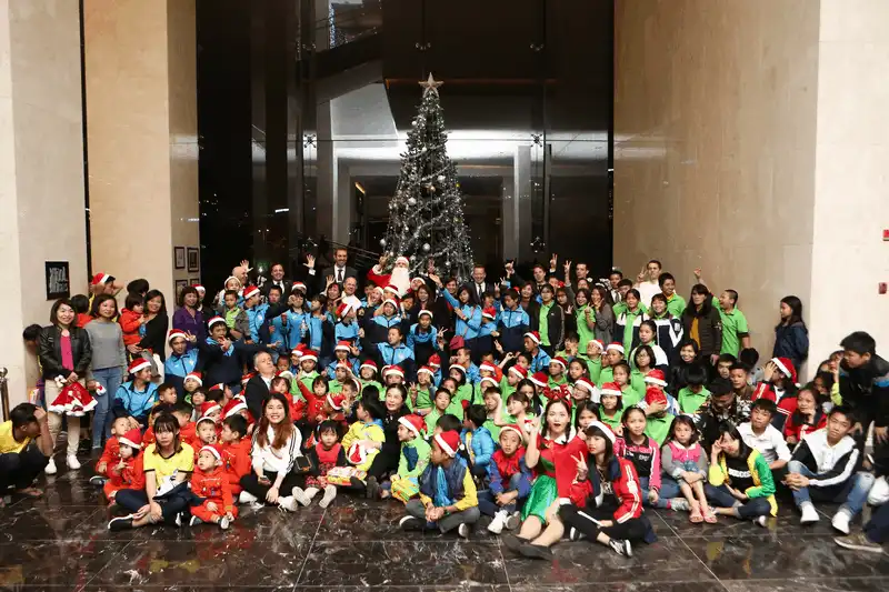 Lễ thắp sáng cây thông Noel đầy mới lạ tại JW Marriott Hanoi 6 wanderlust tips Le thap sang cay thong Noel day moi la tai JW Marriott Hanoi8