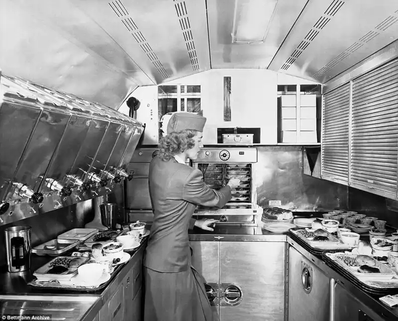 wanderlust tips can canh ben trong may bay hang sang cua nhung nam 1930 6