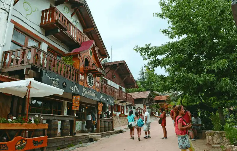 wanderlust tips ghe tham 6 thanh pho hoan toan vang bong o tren gioi 6