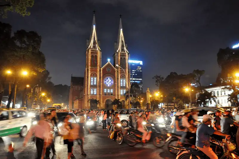 wanderlust tips goi y 7 dia diem don giang sinh o tp hcm 1