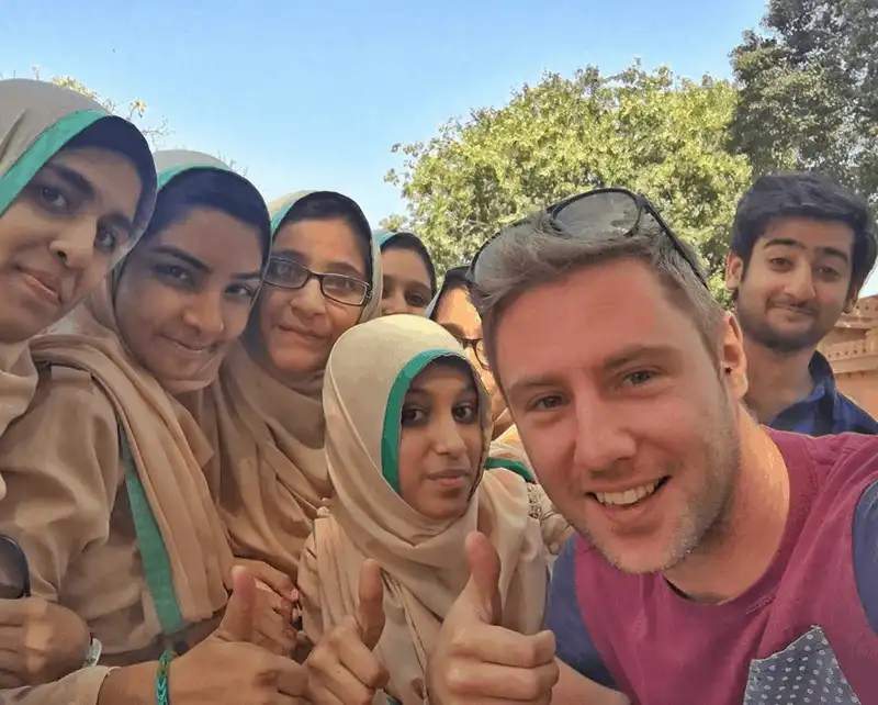 wanderlust tips johnny ward hanh trinh toi 197 quoc gia va hon nua 5