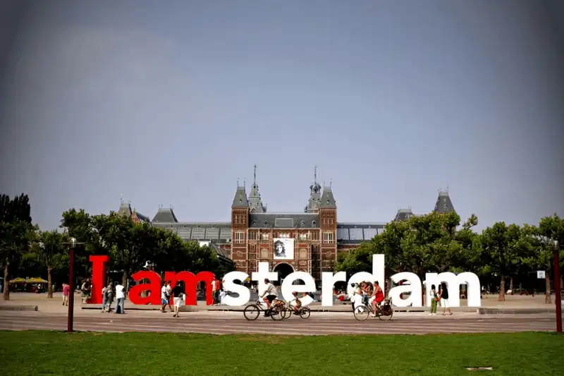 wanderlust tips kham pha ve dep dieu ki nhu trong co tich cua xu hoa tulip 2