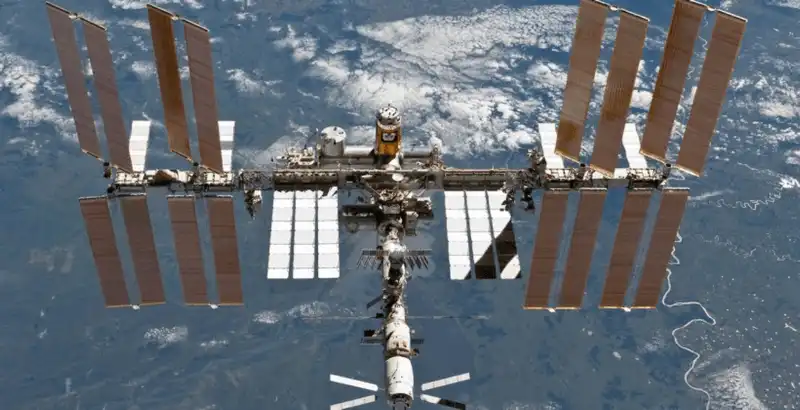 wanderlust tips nga tiet lo du xay khach san 5 sao tren tram vu tru quoc te 2