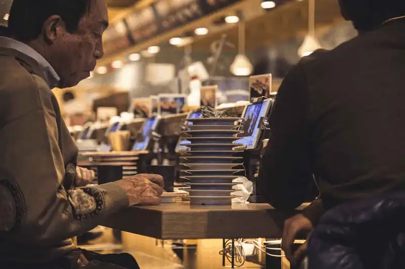 wanderlust tips ngam nhin cuoc song doi thuong binh di o tokyo hoa le 16