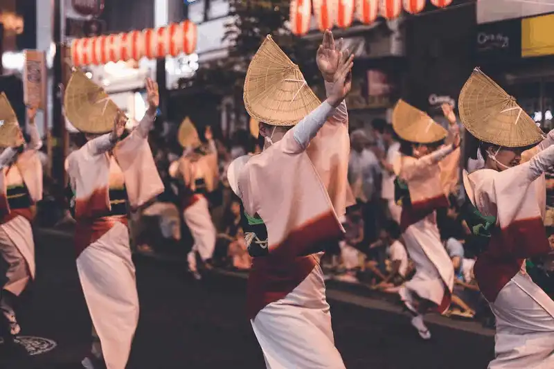 wanderlust tips ngam nhin cuoc song doi thuong binh di o tokyo hoa le 2