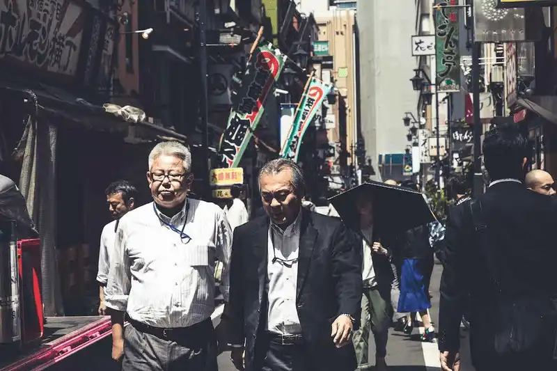 wanderlust tips ngam nhin cuoc song doi thuong binh di o tokyo hoa le 20