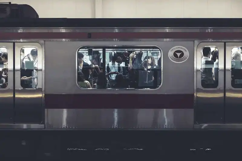 wanderlust tips ngam nhin cuoc song doi thuong binh di o tokyo hoa le 7