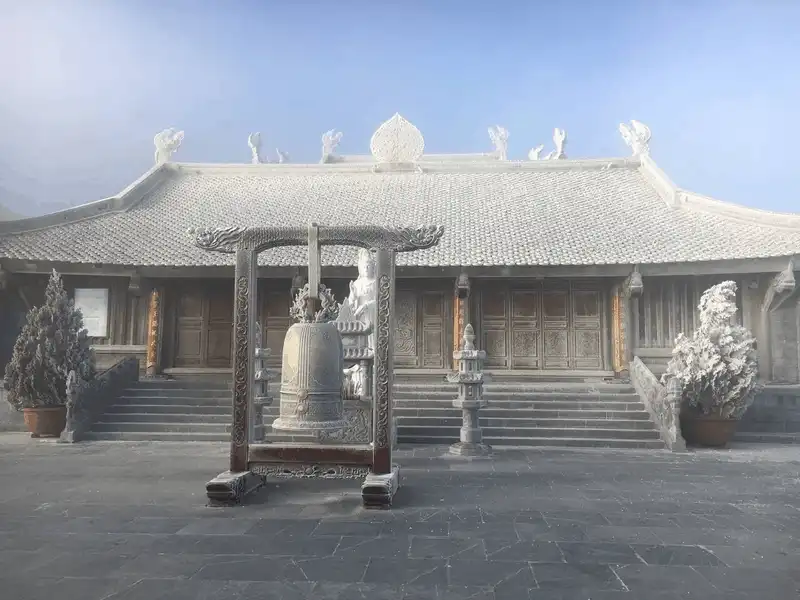 Nhiệt độ giảm sâu, đỉnh Fansipan phủ trắng băng tuyết 7 wanderlust tips nhiet giam sau dinh fansipan phu trang bang tuyet 10
