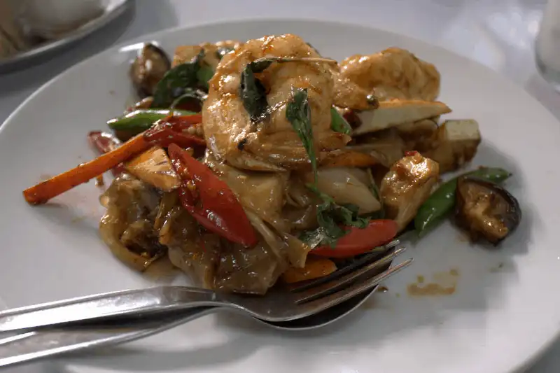 Raan Jay Fai - quán ăn đường phố Thái Lan đoạt sao Michelin 9 wanderlust tips raan jay fai quan duong pho thai lan doat sao michelin 3