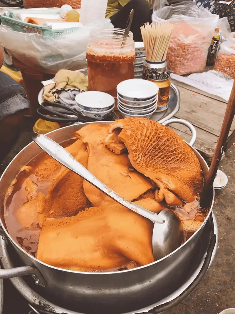 wanderlust tips theo chan ly phuong chau thuong thuc 3 mon duong pho o sai gon 3