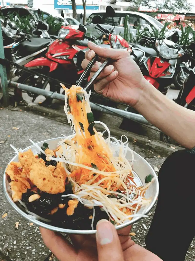 wanderlust tips theo chan ly phuong chau thuong thuc 3 mon duong pho o sai gon 8