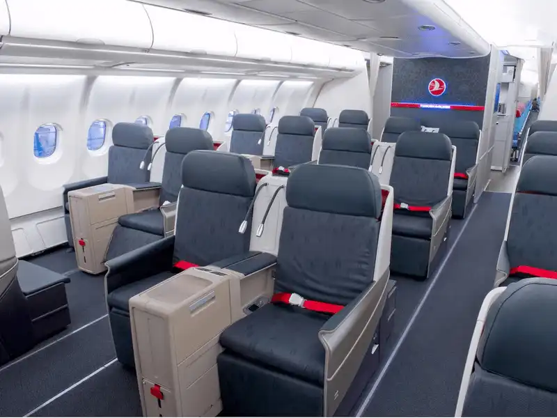 wanderlust tips top 10 hang hang khong co khoang thuong gia tot nhat gioi 5