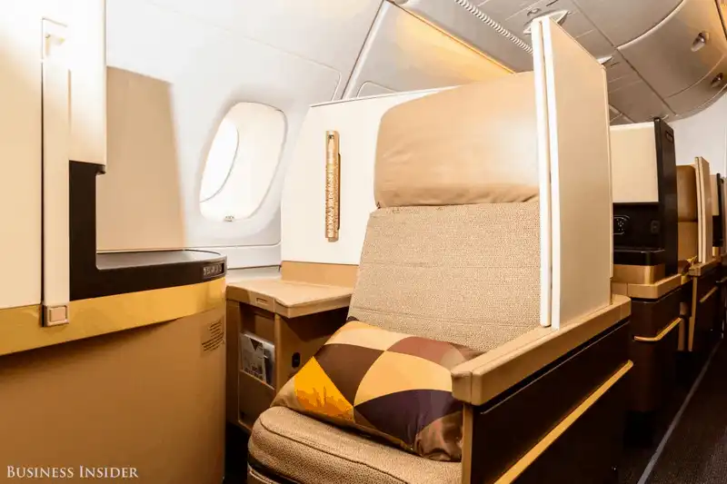 wanderlust tips top 10 hang hang khong co khoang thuong gia tot nhat gioi 7