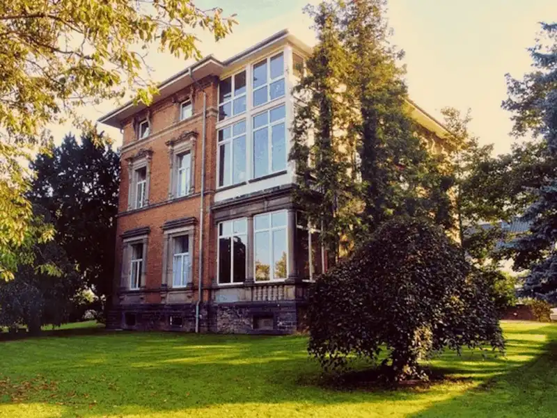 wanderlust tips top 10 khach san lau doi nhat the gioi 7