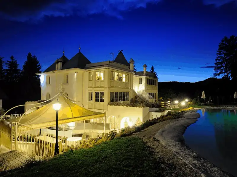 wanderlust tips top 10 khach san lau doi nhat the gioi 8