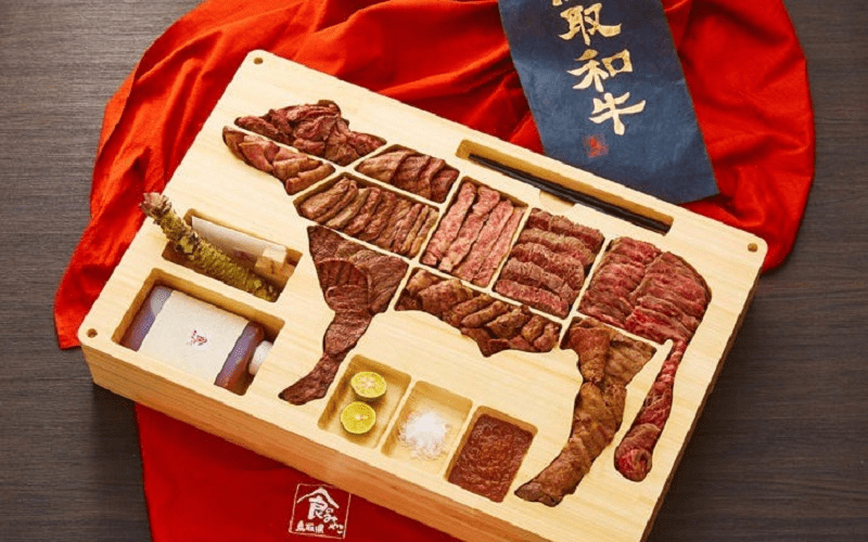 Cận cảnh hộp cơm bento thịt bò có giá hơn 63 triệu VND ở Nhật 5 wanderlust tips can canh hop com bento thit bo co gia hon 60 trieu vnd 4