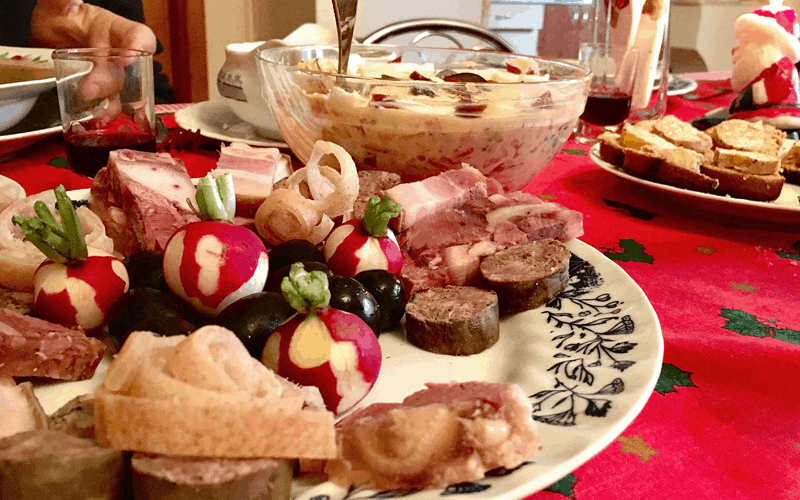 Sự khác biệt của bữa tối Giáng sinh ở 12 nước trên thế giới