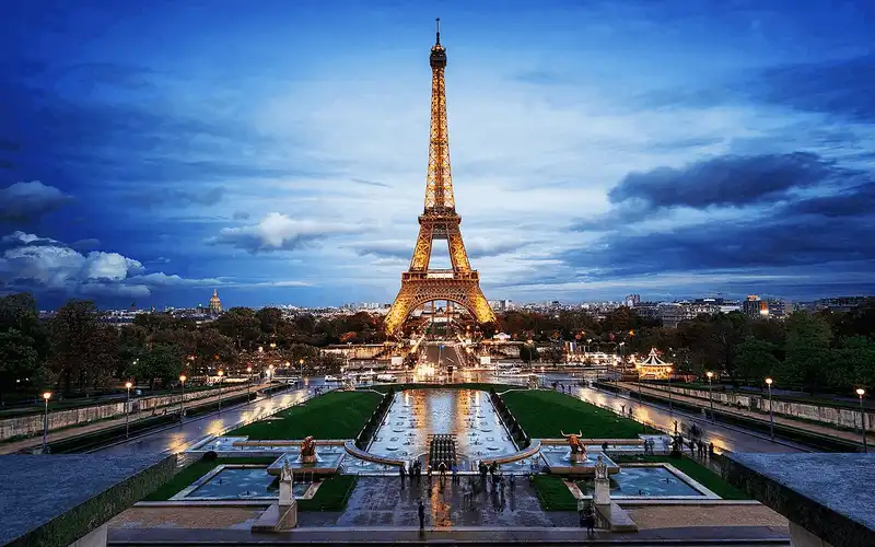 wanderlust tips 10 bi mat thu vi ve thap eiffel co ban khong biet 1