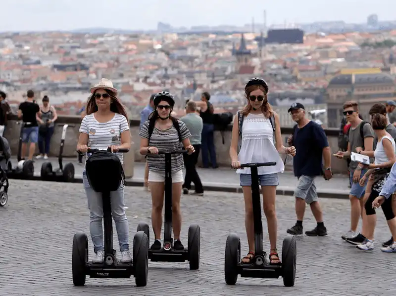 wanderlust tips 10 thanh pho dang bi huy hoai boi luong khach du lich qua tai 10