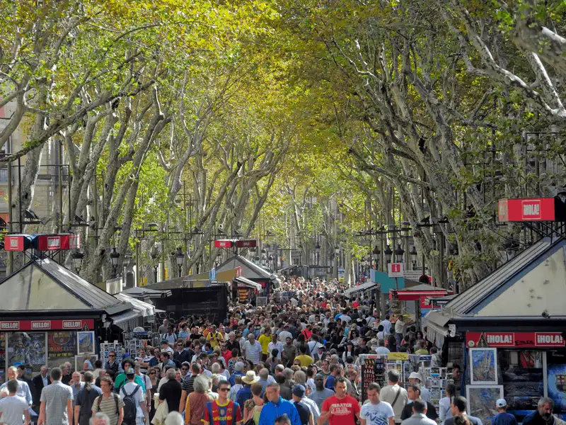 wanderlust tips 10 thanh pho dang bi huy hoai boi luong khach du lich qua tai 5