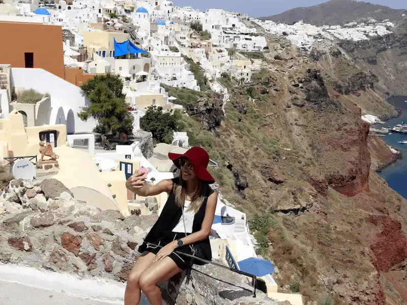 wanderlust tips 10 thanh pho dang bi huy hoai boi luong khach du lich qua tai 8