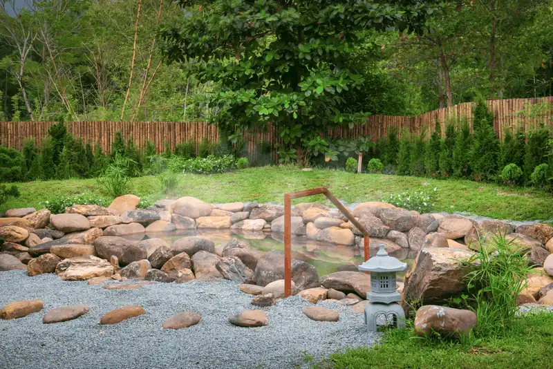 Khu vuẹc tắm suối khoáng nóng tự nhiên