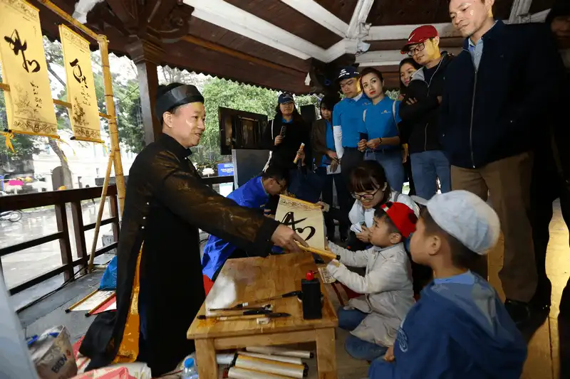 wanderlust tips Vietnam Airlines Cat canh mua xuan thu hut 30.000 nguoi tham gia tai Ha Noi2