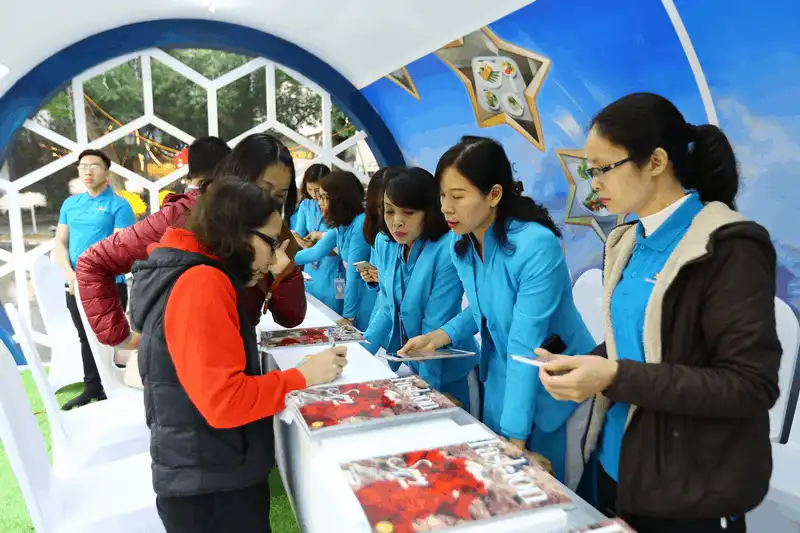 wanderlust tips Vietnam Airlines Cat canh mua xuan thu hut 30.000 nguoi tham gia tai Ha Noi4