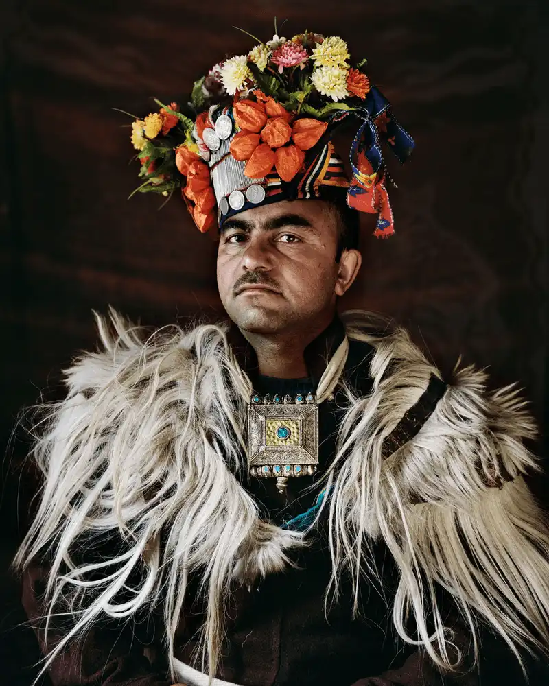 wanderlust tips bo toc tren dinh himalaya noi dan ong duoc tu trao doi vo voi nguoi khac 4