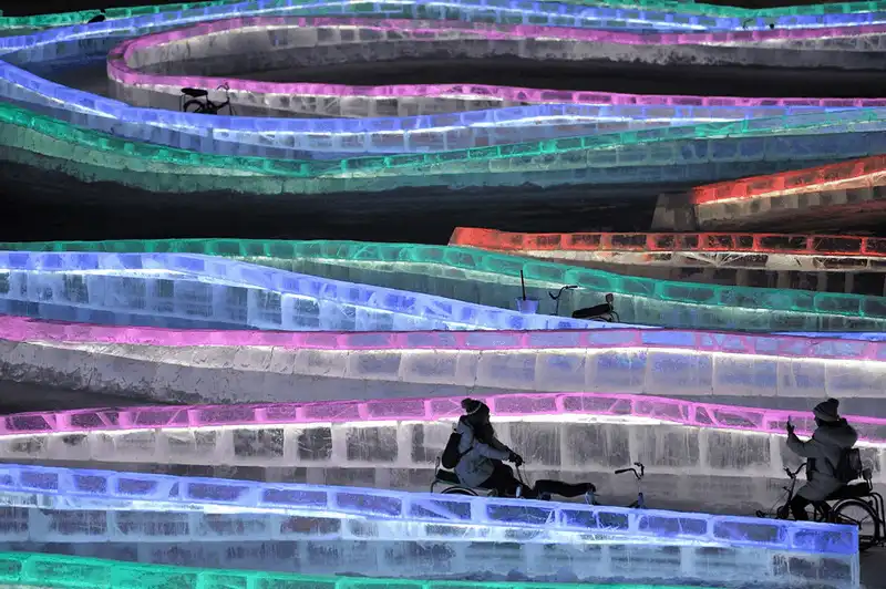 wanderlust tips cap nhi tan lung linh sac mau trong le hoi bang dang lon nhat gioi 12