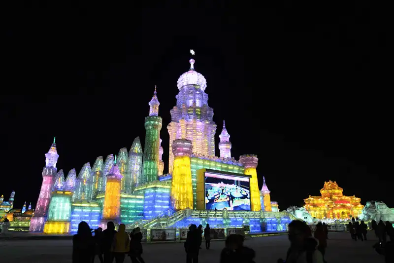 wanderlust tips cap nhi tan lung linh sac mau trong le hoi bang dang lon nhat gioi 3