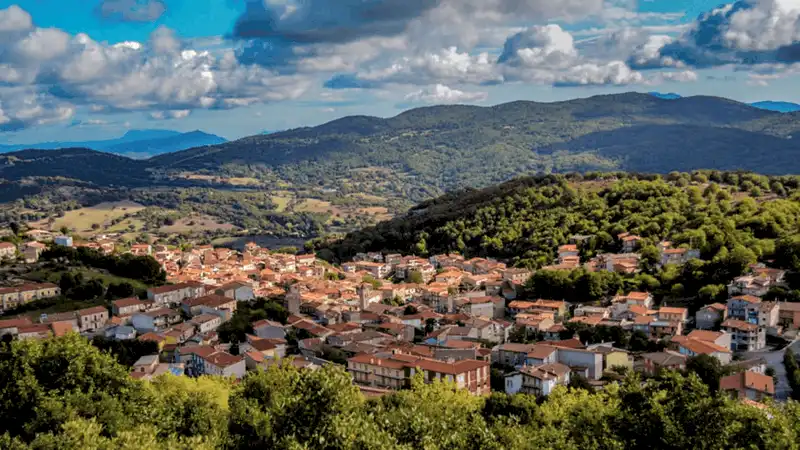 wanderlust tips den thi tran ven bien italy mua nha voi gia 1usd 1
