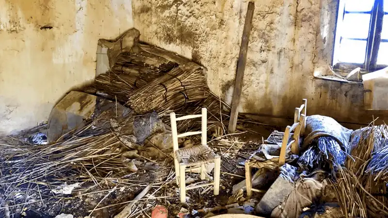 wanderlust tips den thi tran ven bien italy mua nha voi gia 1usd 4