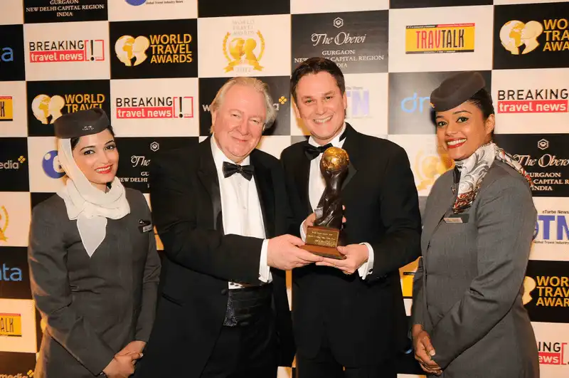 Những thông tin thú vị về Emirate Airlines và Etihad Airways - hai hãng hàng không lớn nhất Trung Đông 13 wanderlust tips emirate airlines va etihad airways hai ngoi sao hang khong o trung dong 9