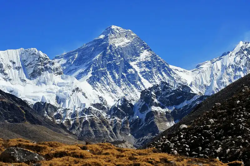 Nepal ra quy định cấm người độc hành và người khuyết tật leo núi Everest 5 wanderlust tips nepal ra quy dinh cam du khach leo nui mot minh len dinh everest 2