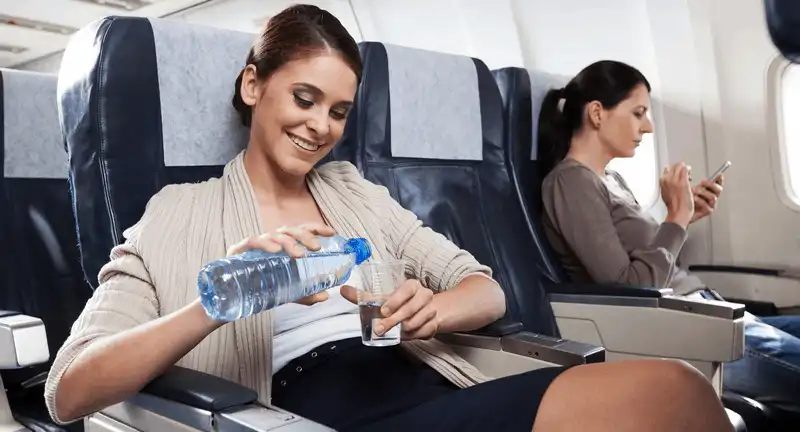 Những lưu ý quan trọng giúp bạn giữ sức khỏe sau những chuyến bay dài 7 wanderlust tips nhung luu y quan trong giup ban giu gin suc khoe sau nhung chuyen bay dai 5