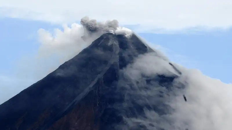 Núi lửa Mayon ở Philippines phun trào gây hoang mang, lo lắng 6 wanderlust tips nui lua mayon o philippines phun trao 1