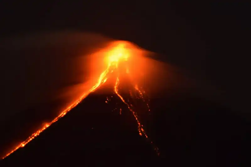 Núi lửa Mayon ở Philippines phun trào gây hoang mang, lo lắng 5 wanderlust tips nui lua mayon o philippines phun trao 2