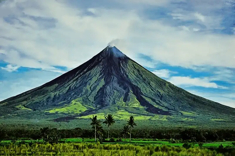 Núi lửa Mayon ở Philippines phun trào gây hoang mang, lo lắng 7 wanderlust tips nui lua mayon o philippines phun trao 3
